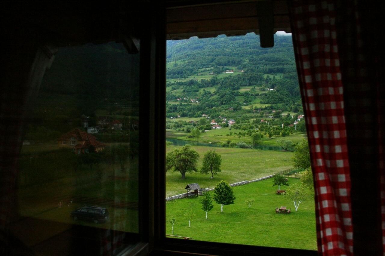 Отель Camp Hotel Lake Views Плав-12