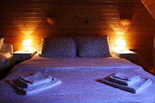 Отель Camp Hotel Lake Views Плав Трехместный номер с окном-3