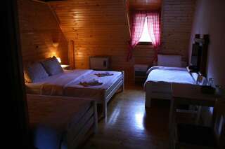 Отель Camp Hotel Lake Views Плав Трехместный номер с окном-4