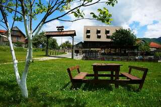 Отель Camp Hotel Lake Views Плав-2