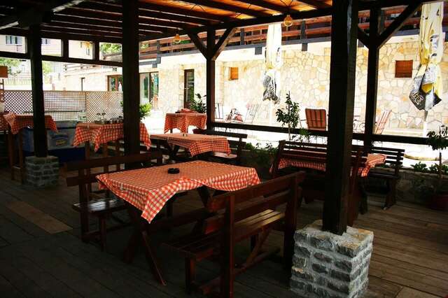 Отель Camp Hotel Lake Views Плав-25