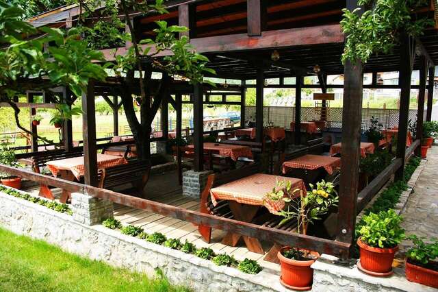 Отель Camp Hotel Lake Views Плав-26