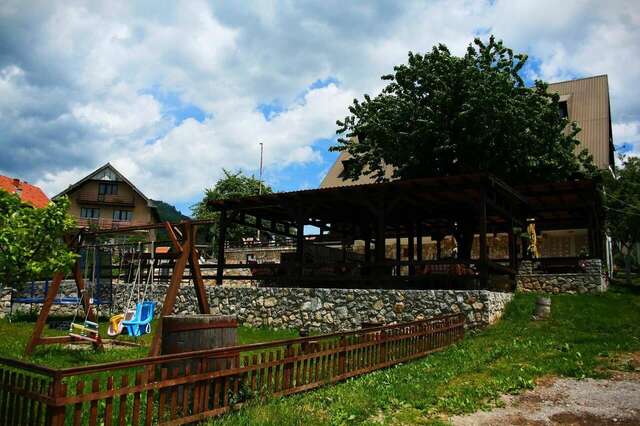 Отель Camp Hotel Lake Views Плав-30